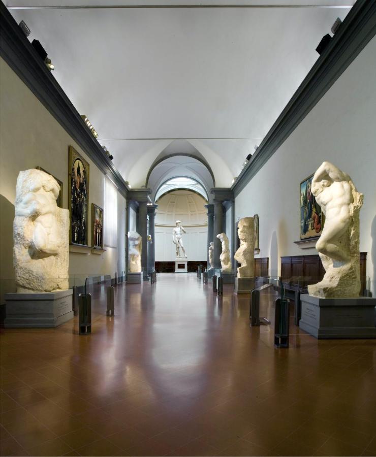 Historic Center Palace - Huge 4 Bedrooms Santa Croce Apartment - By LikehomeФлоренция Экстерьер фото