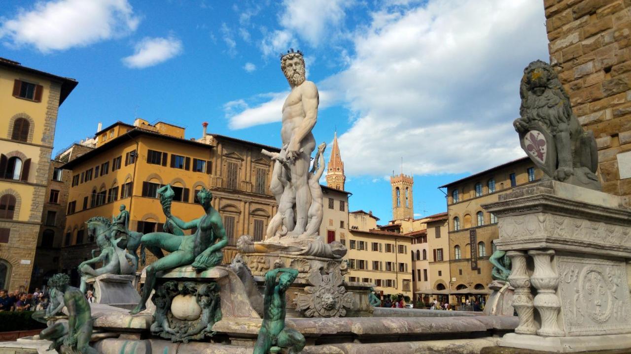 Historic Center Palace - Huge 4 Bedrooms Santa Croce Apartment - By LikehomeФлоренция Экстерьер фото