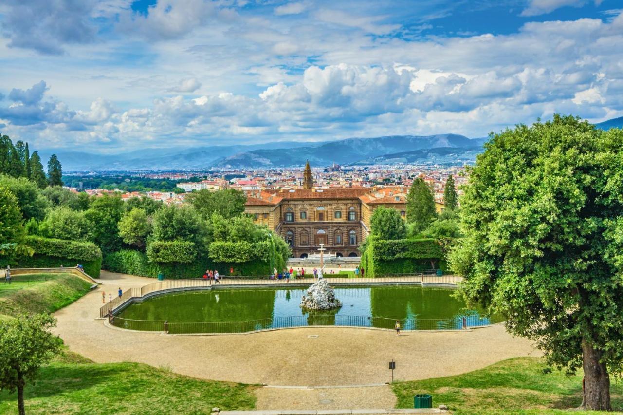 Historic Center Palace - Huge 4 Bedrooms Santa Croce Apartment - By LikehomeФлоренция Экстерьер фото
