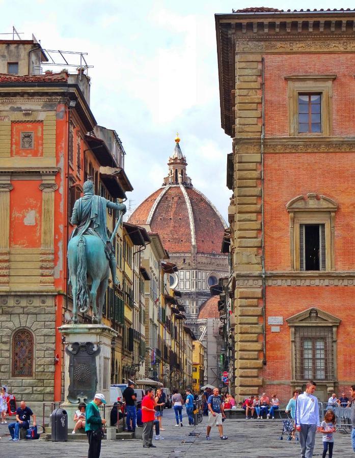 Historic Center Palace - Huge 4 Bedrooms Santa Croce Apartment - By LikehomeФлоренция Экстерьер фото