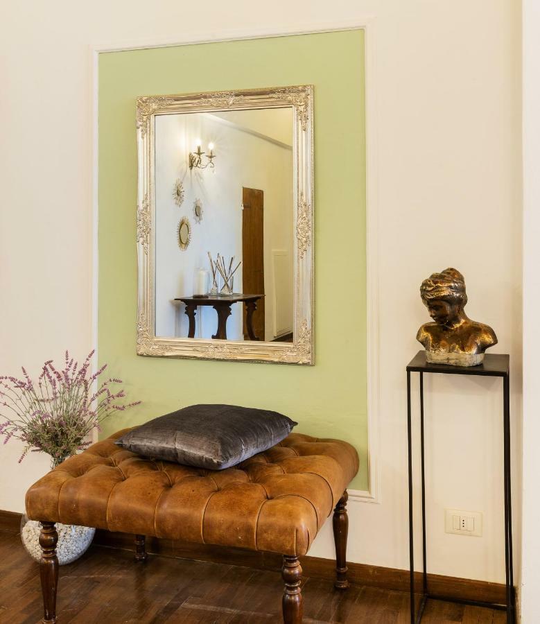 Historic Center Palace - Huge 4 Bedrooms Santa Croce Apartment - By LikehomeФлоренция Экстерьер фото