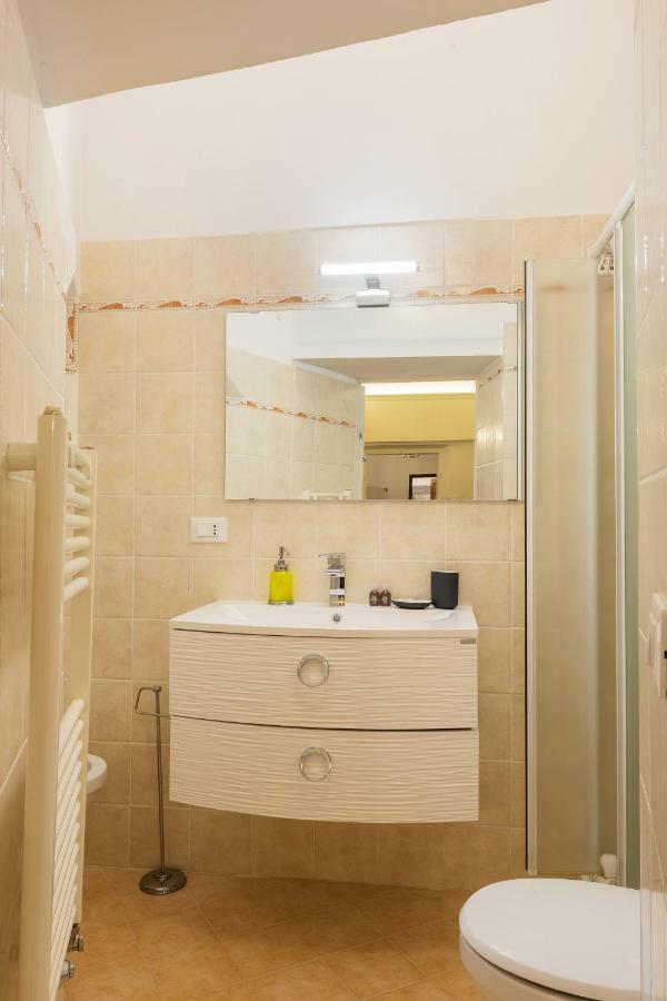Historic Center Palace - Huge 4 Bedrooms Santa Croce Apartment - By LikehomeФлоренция Экстерьер фото