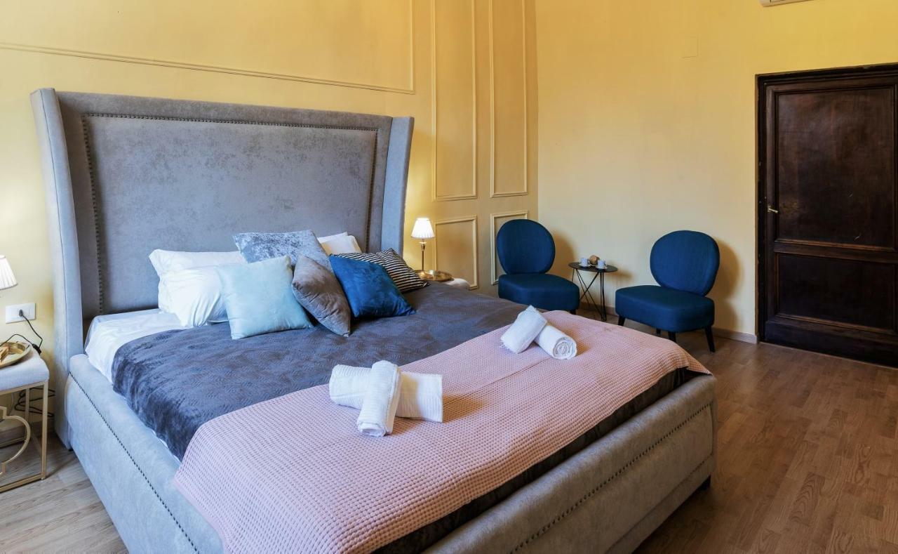 Historic Center Palace - Huge 4 Bedrooms Santa Croce Apartment - By LikehomeФлоренция Экстерьер фото