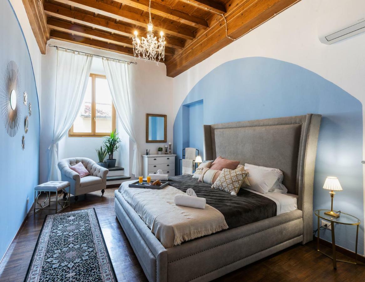 Historic Center Palace - Huge 4 Bedrooms Santa Croce Apartment - By LikehomeФлоренция Экстерьер фото