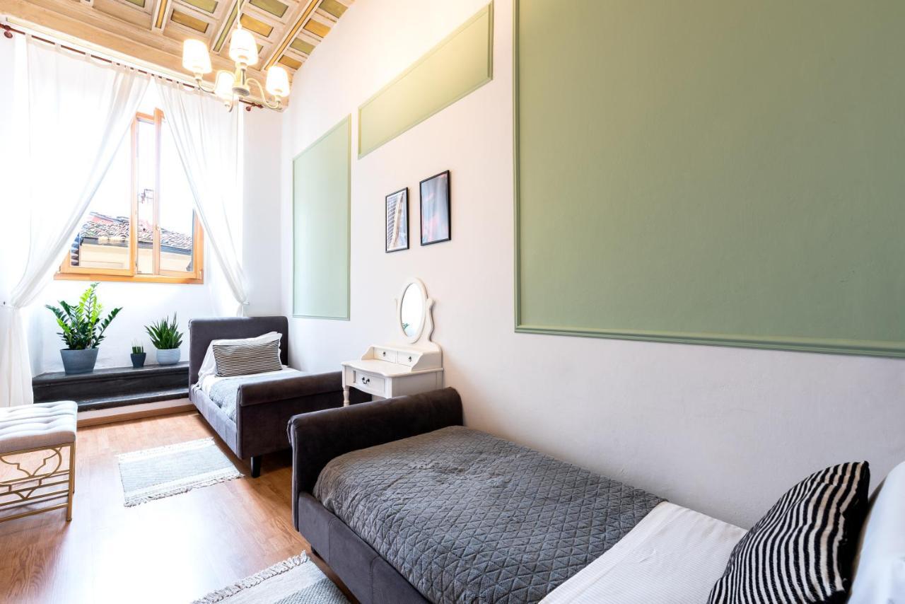 Historic Center Palace - Huge 4 Bedrooms Santa Croce Apartment - By LikehomeФлоренция Экстерьер фото