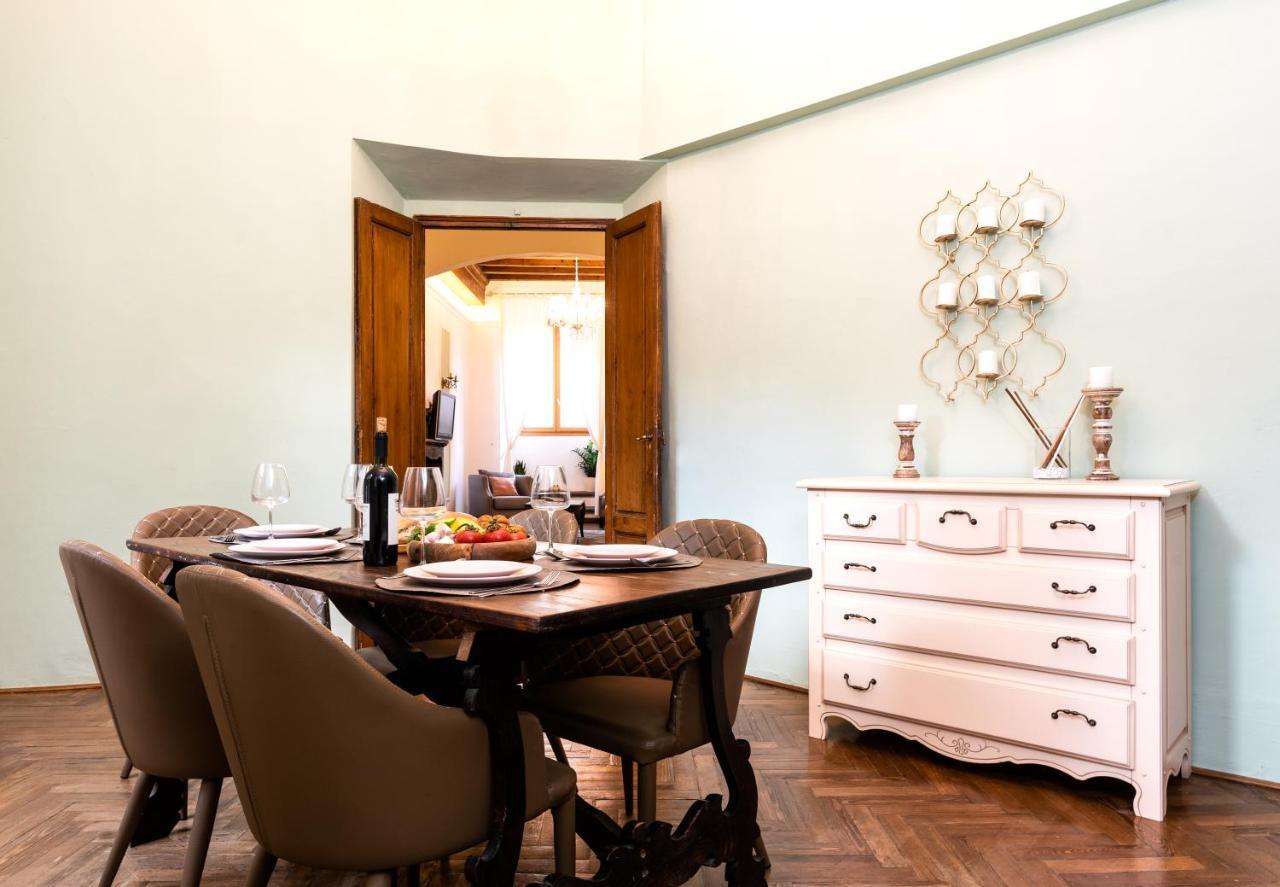 Historic Center Palace - Huge 4 Bedrooms Santa Croce Apartment - By LikehomeФлоренция Экстерьер фото